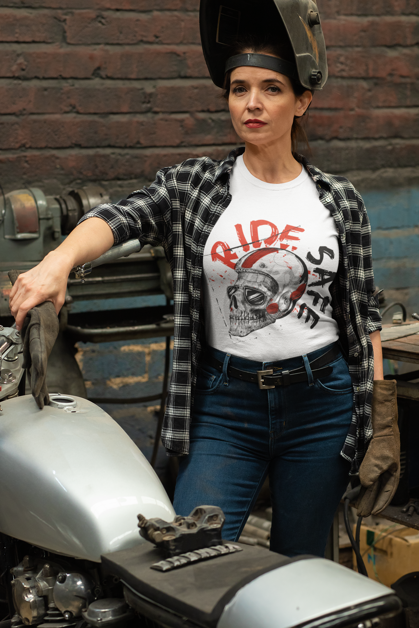 🏍️ RIDE SAFE – Skull Helmet Graphic Tee - ThreadStyle